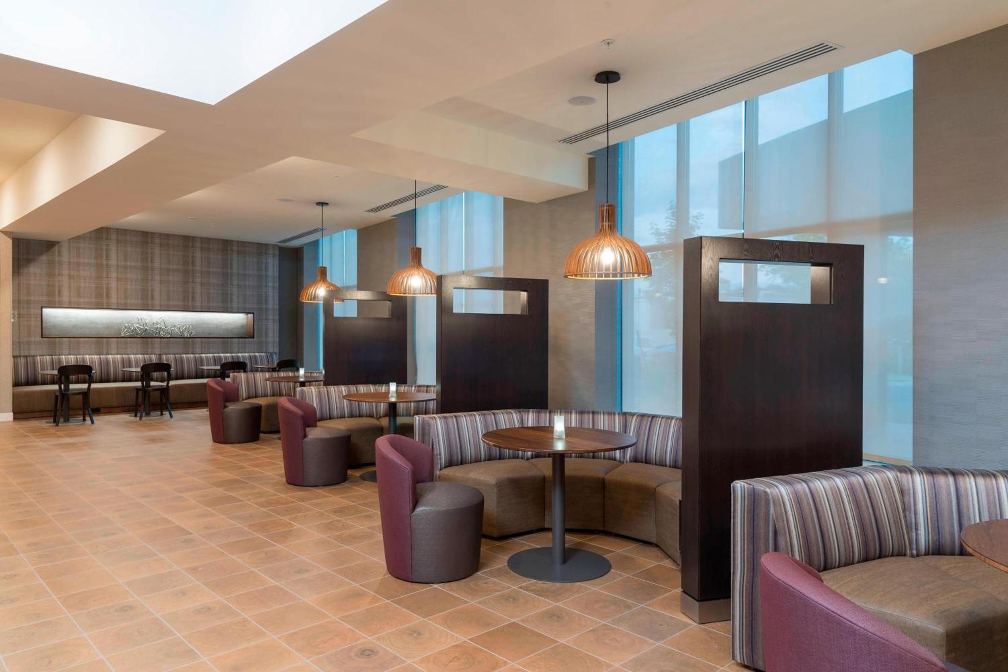 Courtyard By Marriott Mt. Pleasant At Central Michigan University Mount Pleasant Exterior photo