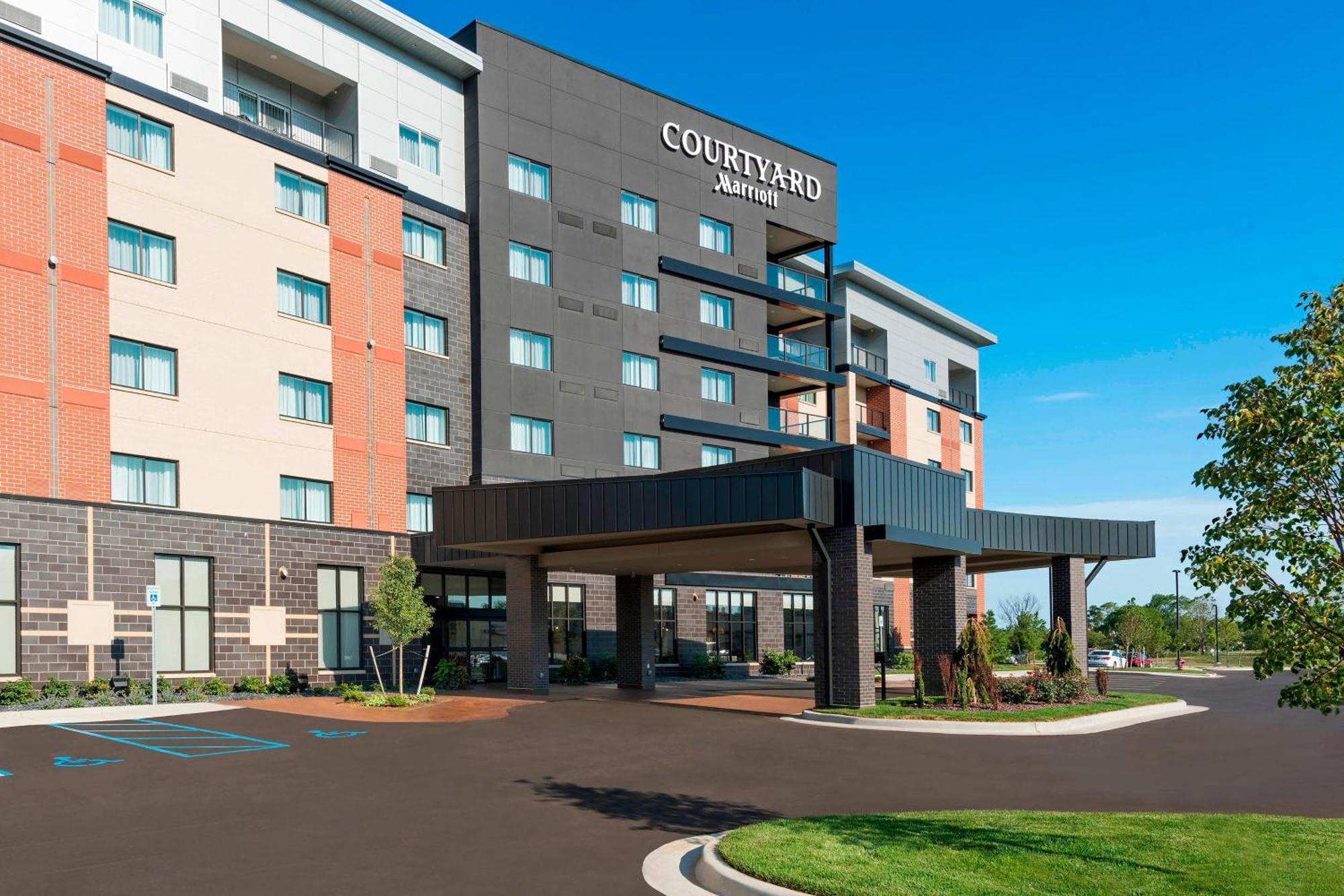 Courtyard By Marriott Mt. Pleasant At Central Michigan University Mount Pleasant Exterior photo