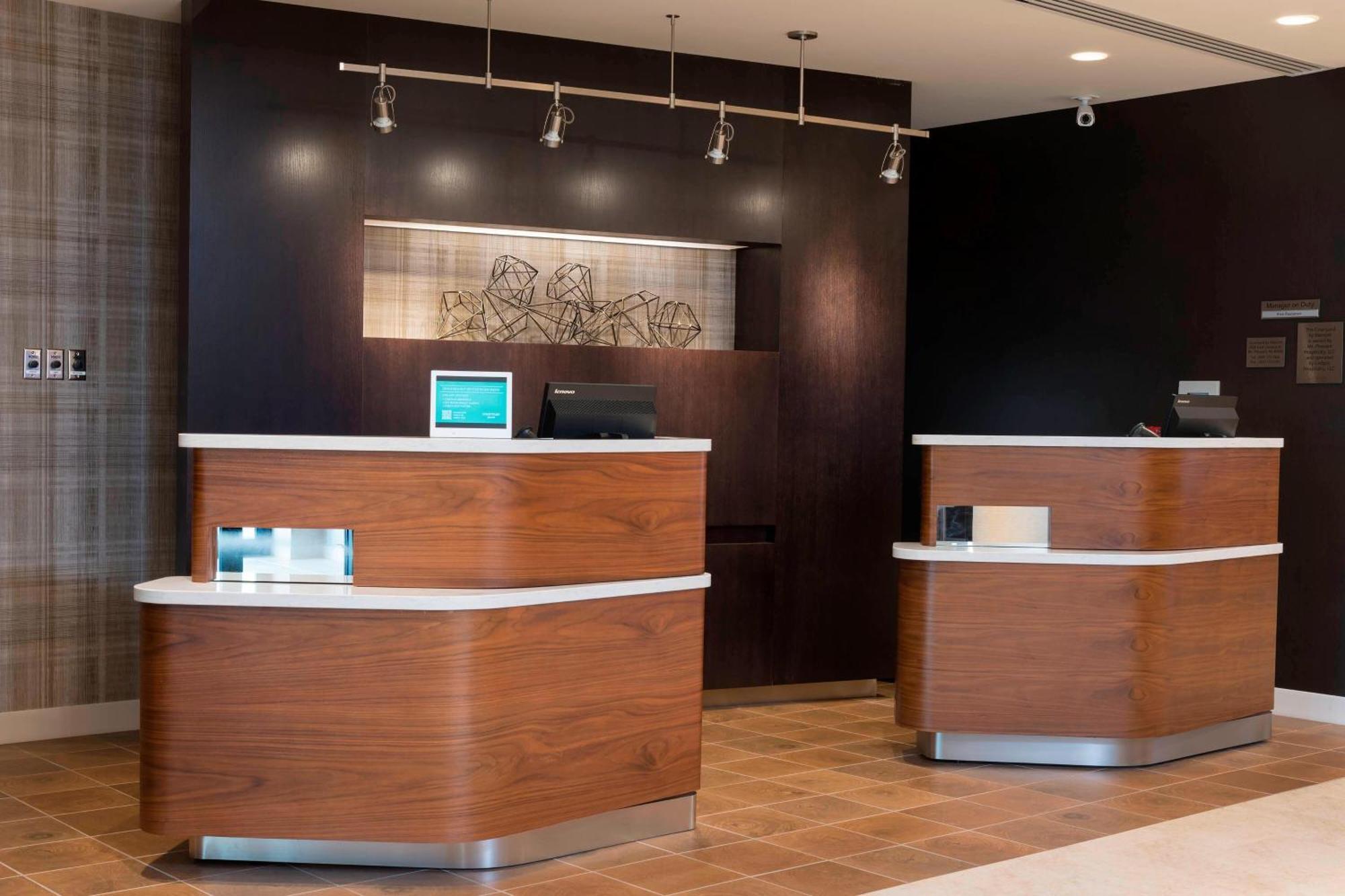 Courtyard By Marriott Mt. Pleasant At Central Michigan University Mount Pleasant Exterior photo
