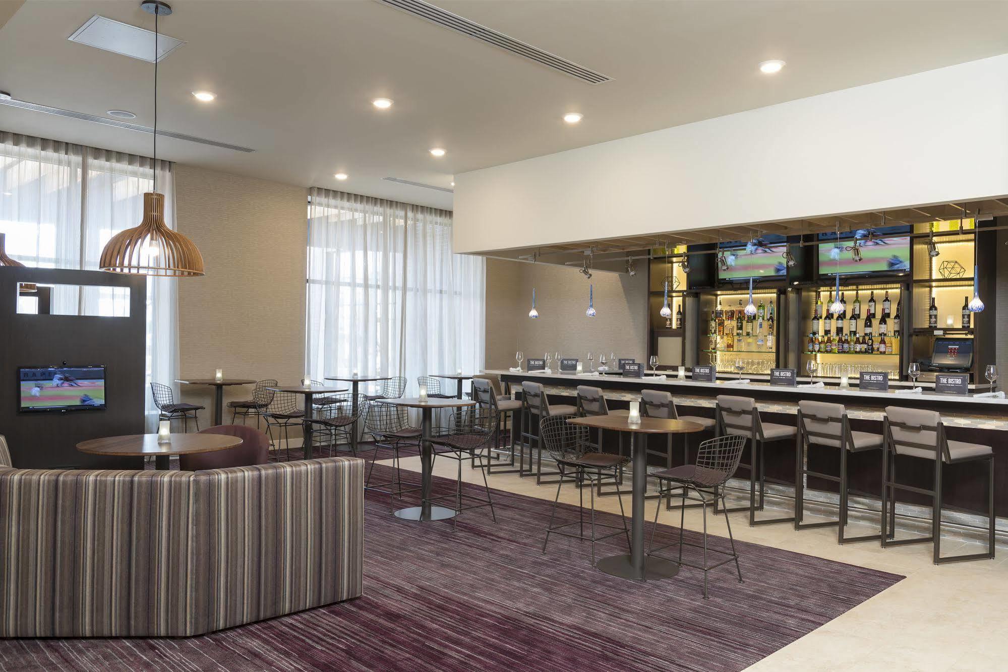 Courtyard By Marriott Mt. Pleasant At Central Michigan University Mount Pleasant Exterior photo